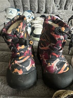 Bogs Kids Winter Boots in Black, Pink, Orange and Purple Camo